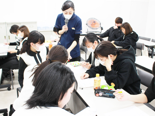 １年生、電話の応対を練習☆